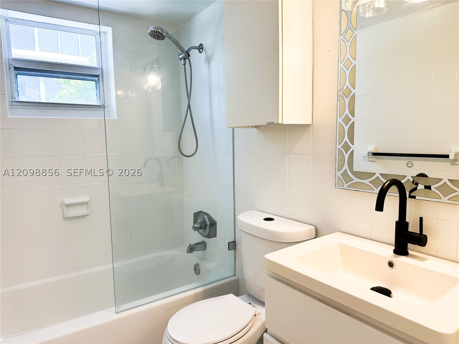 61 Collins Ave 404
