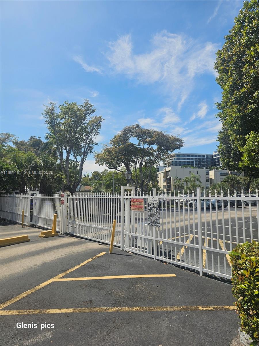 BISCAYA IV CONDO - Residential