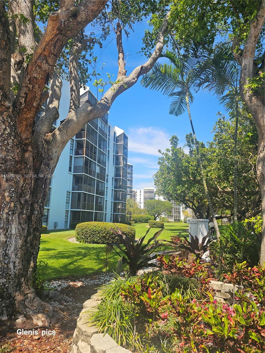 BISCAYA IV CONDO - Residential