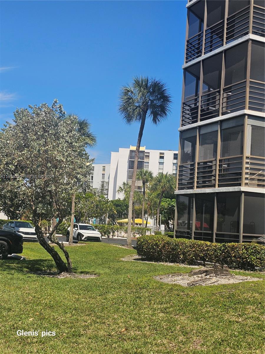 BISCAYA IV CONDO - Residential