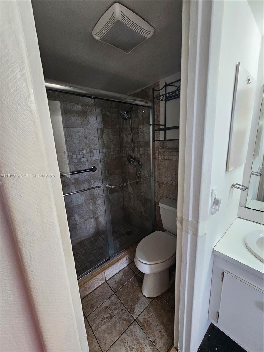 BISCAYA IV CONDO - Residential