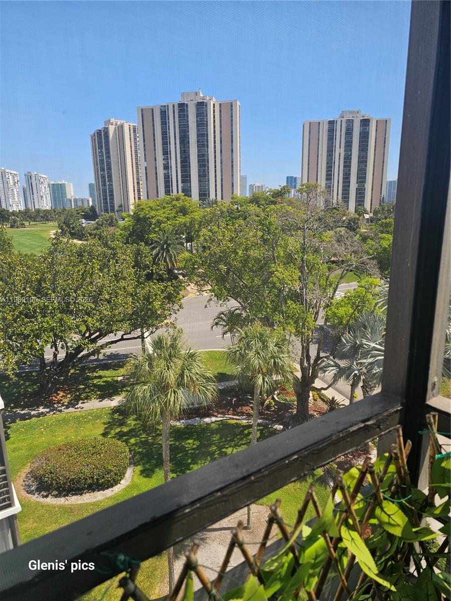 BISCAYA IV CONDO - Residential