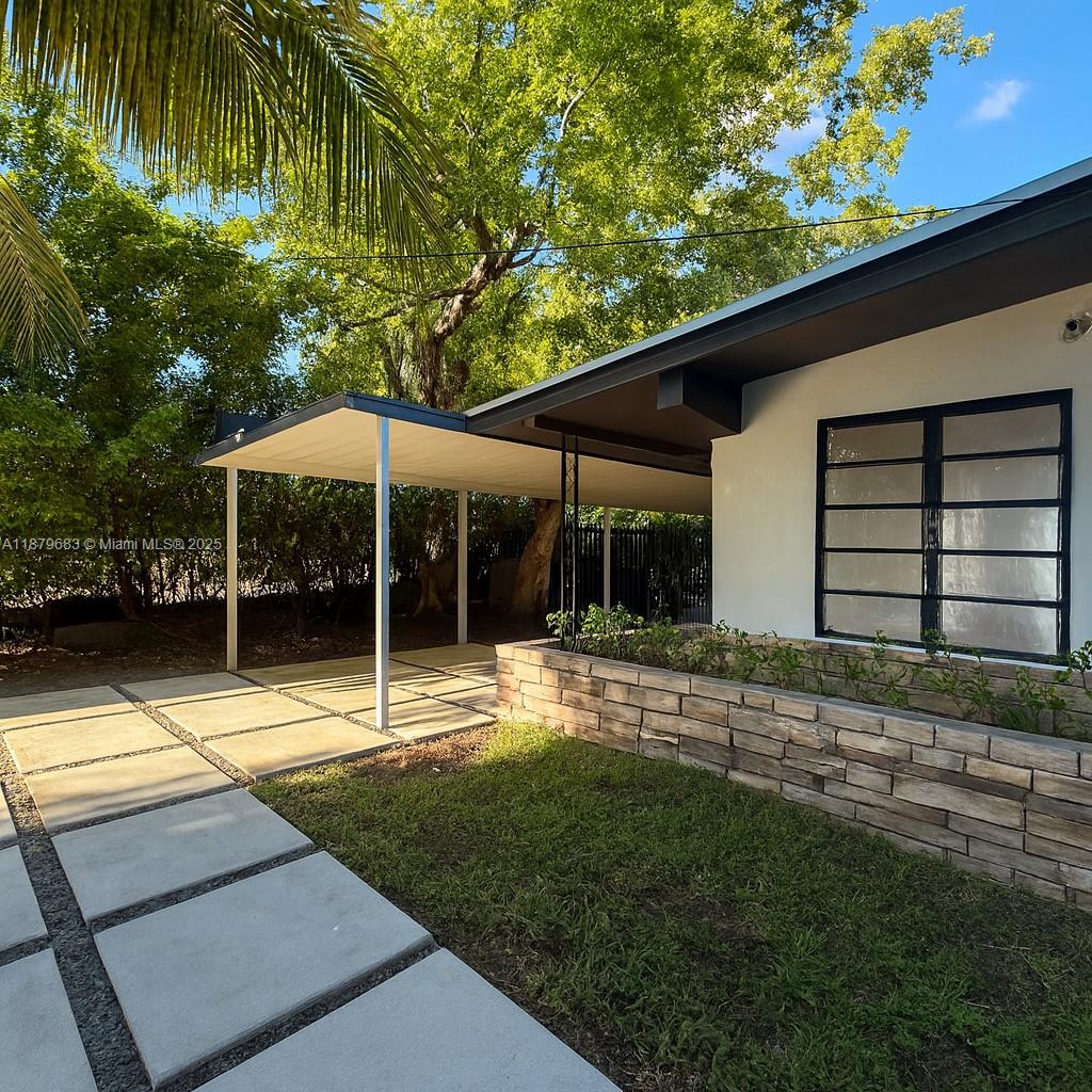691 NW 7th St Rd