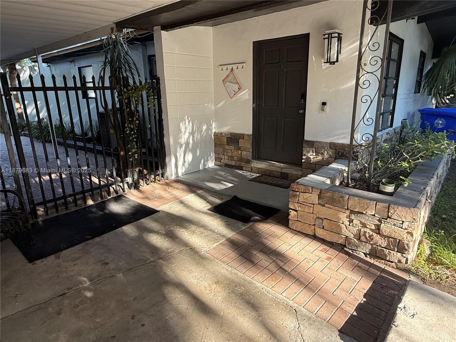 691 NW 7th St Rd