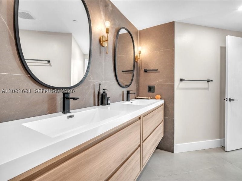 55 SE 6th St 2902