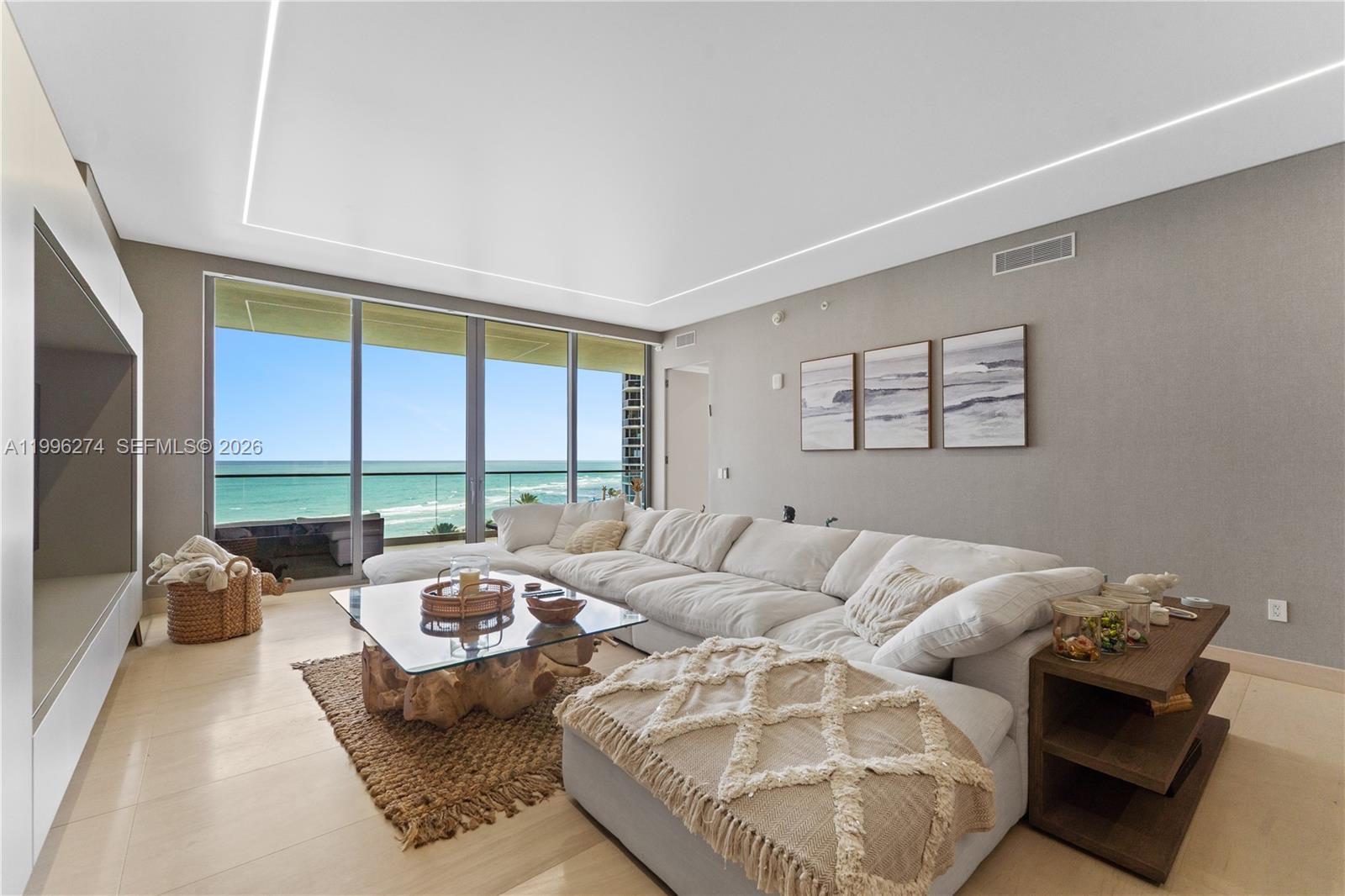 18975 Collins Ave 603