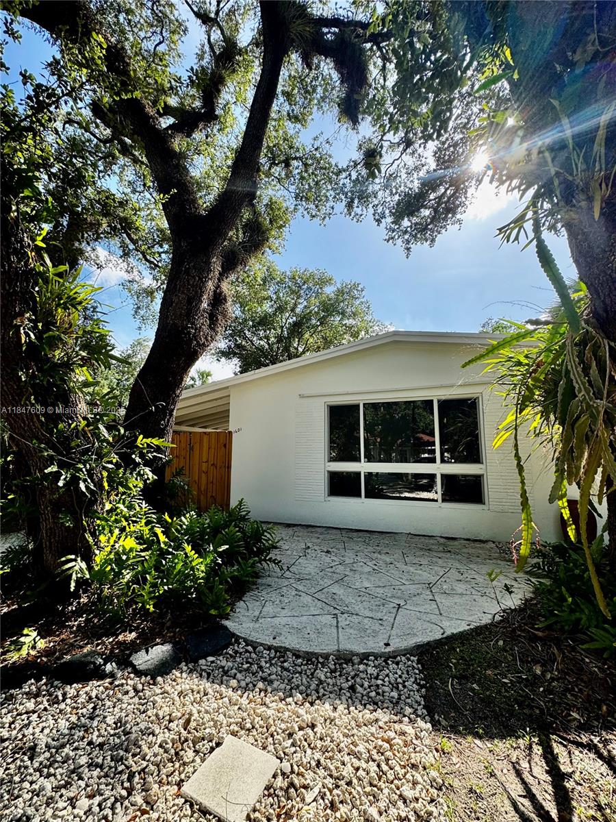 RIVERSIDE ESTATES ADD REV - Residential Lease