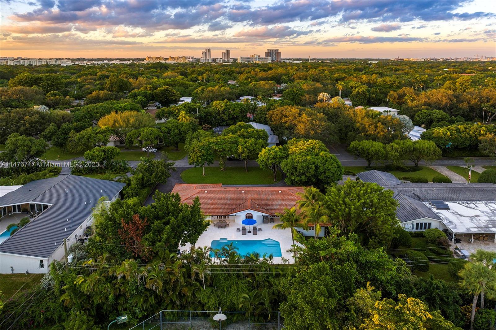 NOB HILL ESTS - Residential