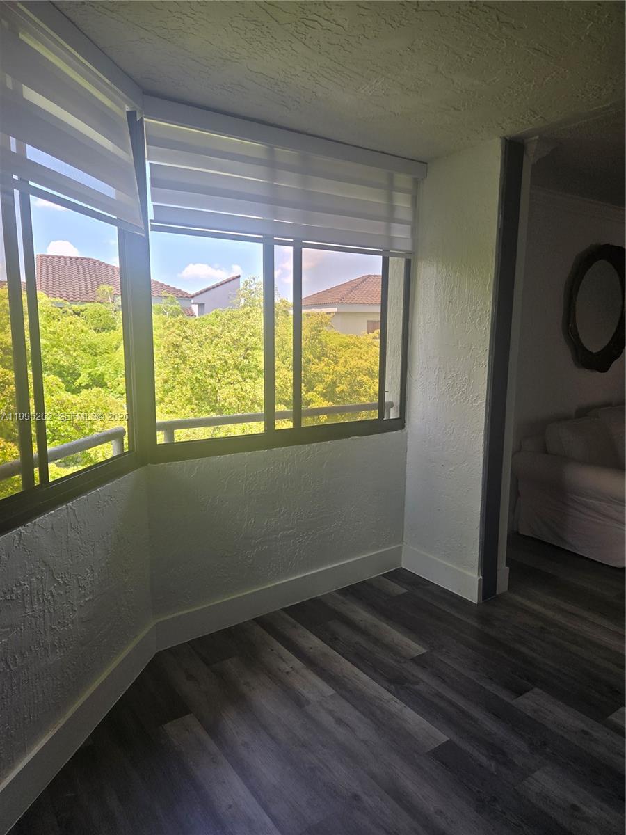 VERABELLA FALLS CONDO - Residential Lease