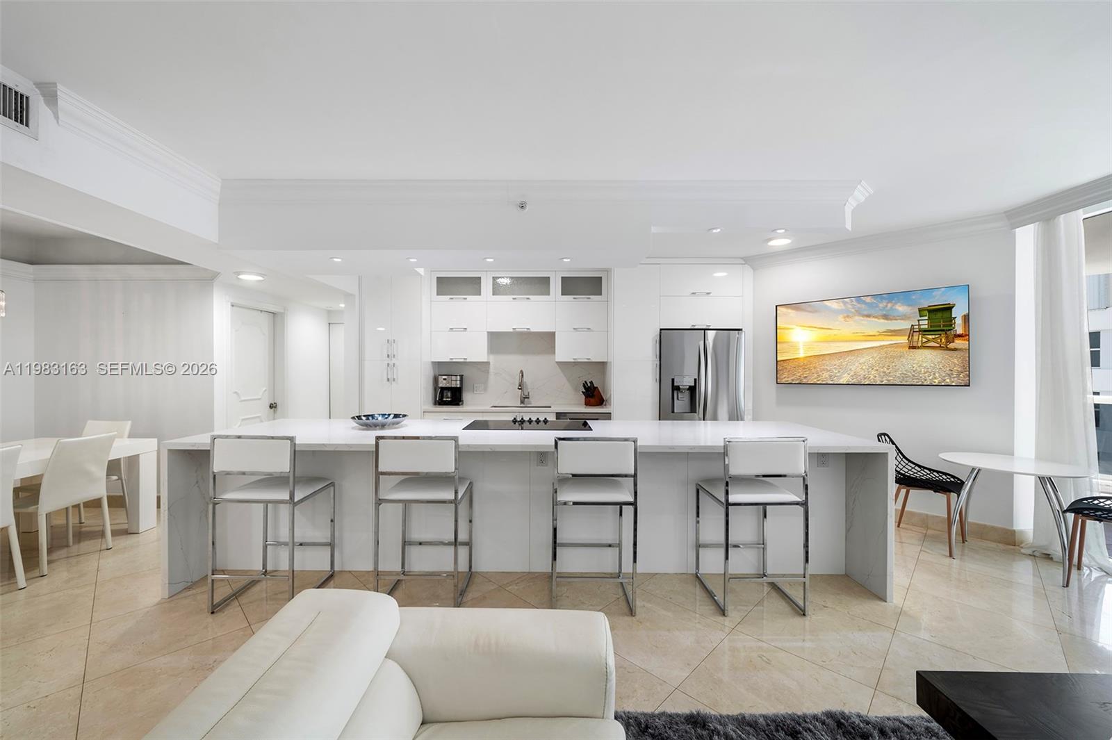 4775 Collins Ave 1504