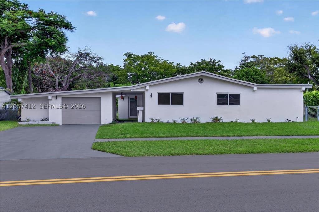 Photo of 5715 Jackson St, Hollywood, FL 33023 (MLS # A12057412)