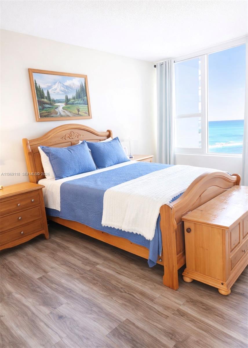 ALEXANDER TOWERS CONDO - Residential