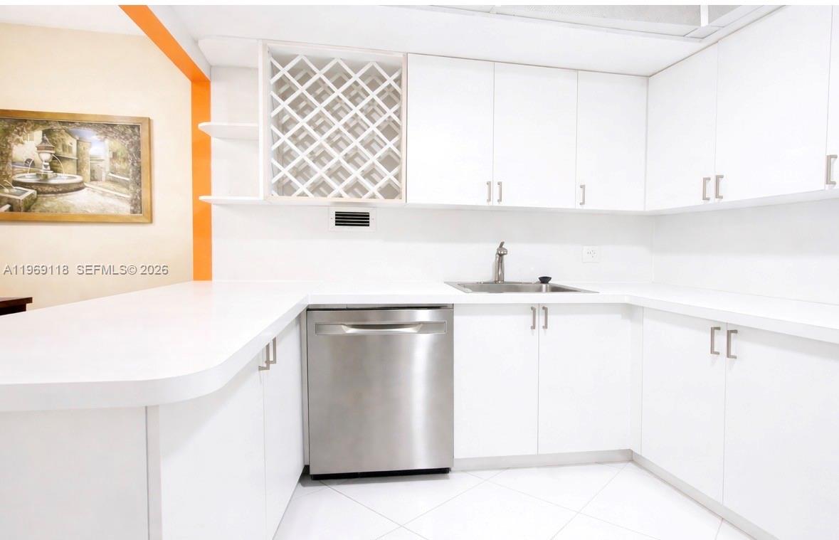 ALEXANDER TOWERS CONDO - Residential