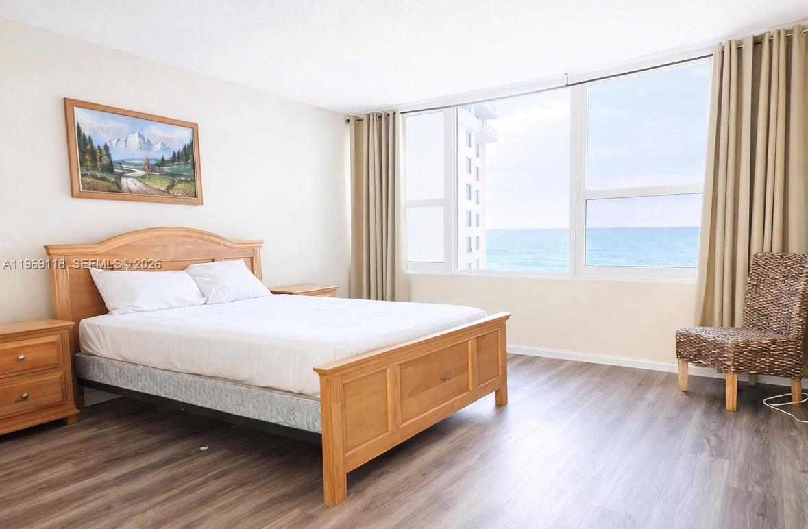 ALEXANDER TOWERS CONDO - Residential