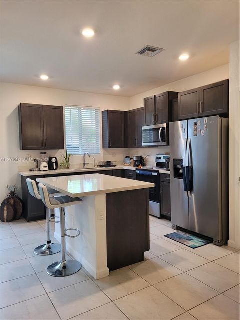 Photo of 1015 SE 24th Ter, Homestead, FL 33035 (MLS # A12003542)