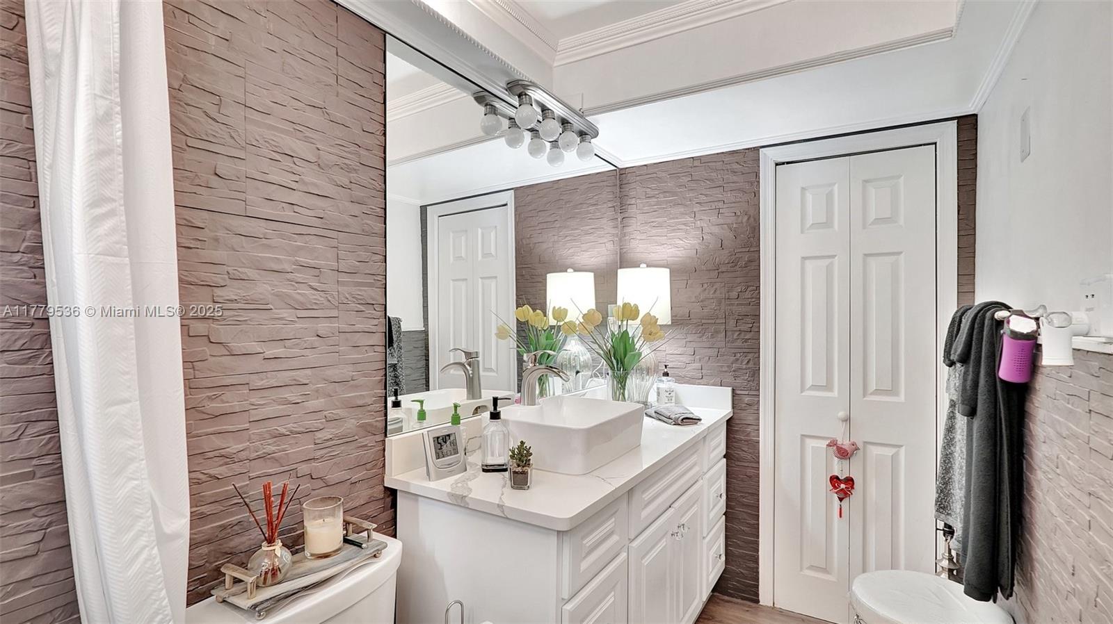 SECOND GULFSTREAM GARDEN - Residential