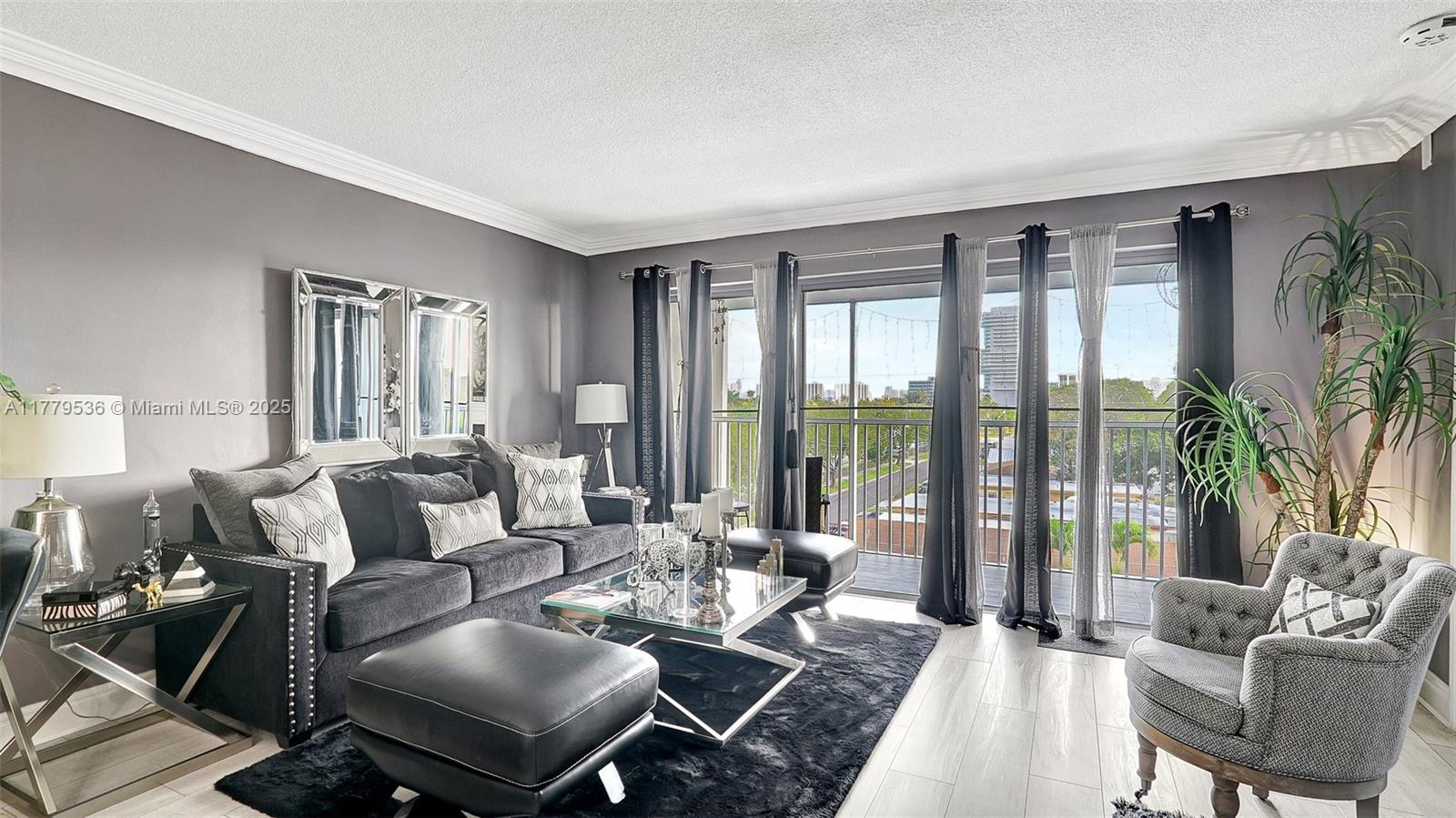 SECOND GULFSTREAM GARDEN - Residential