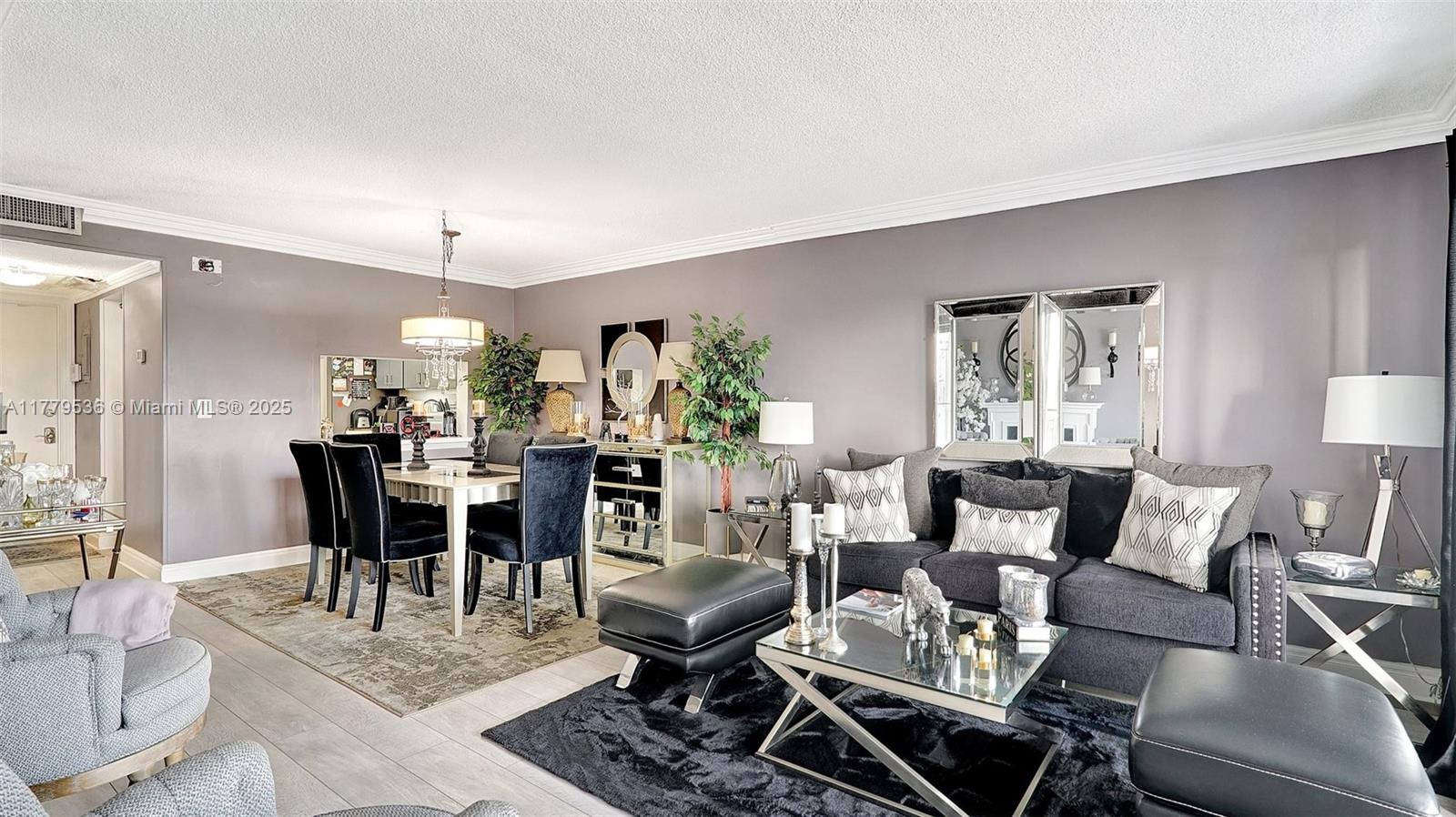 SECOND GULFSTREAM GARDEN - Residential