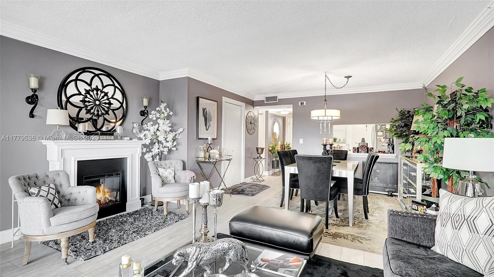 SECOND GULFSTREAM GARDEN - Residential