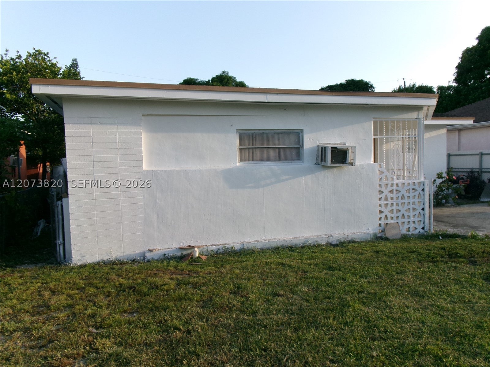 864 NW 116th St, Miami FL 33168