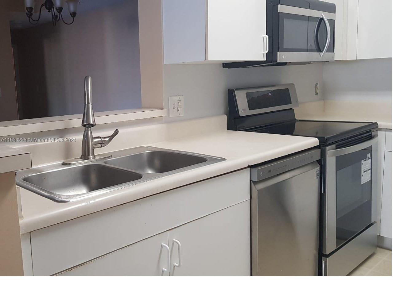 COURTYARDS AT DAVIE CONDO - Residential