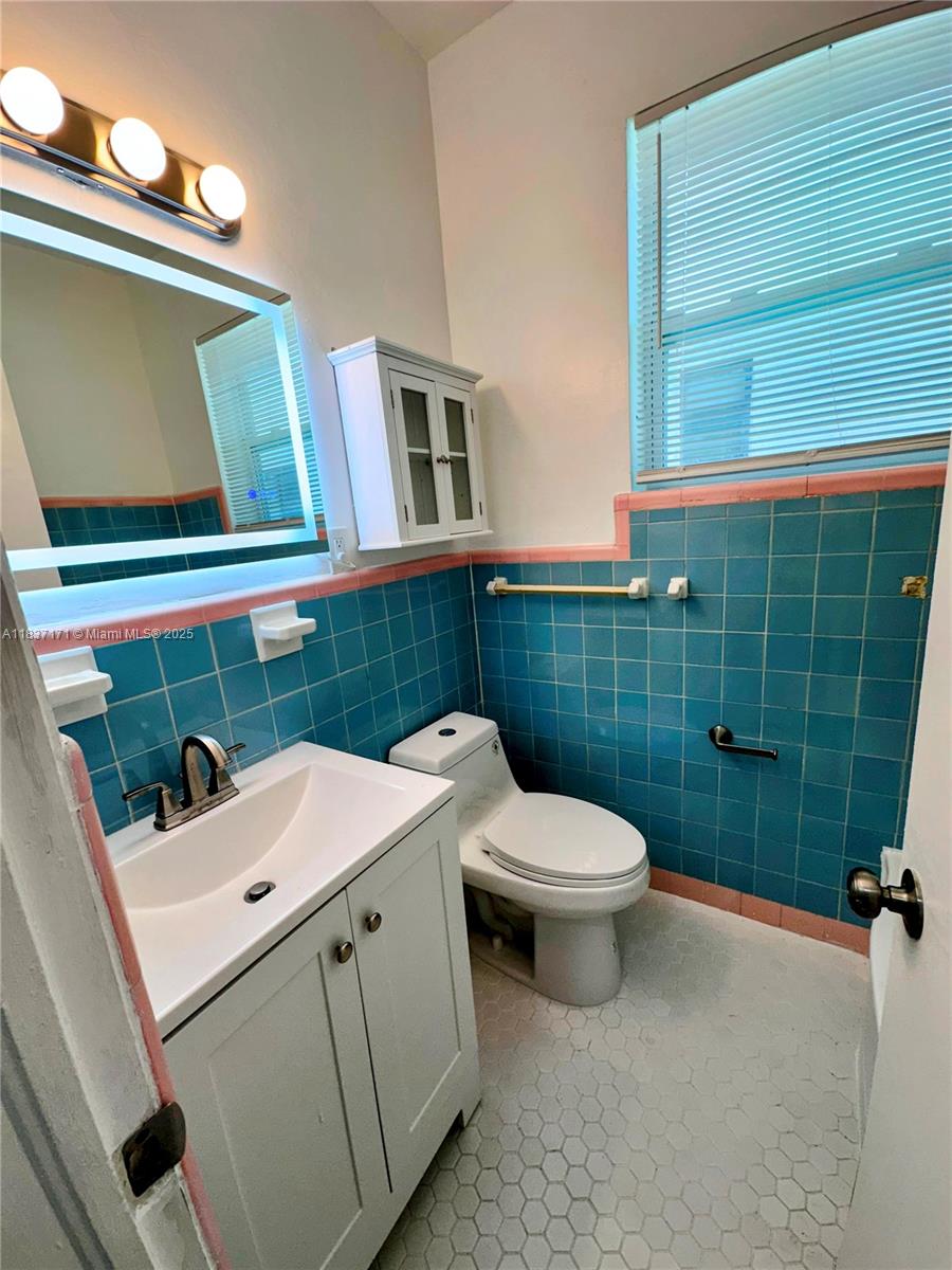 9056 Collins Ave 24