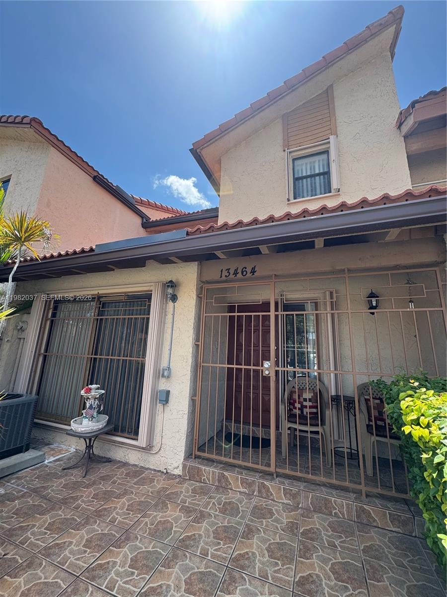 TAMIAMI LAKES TOWNHOUSES - Residential