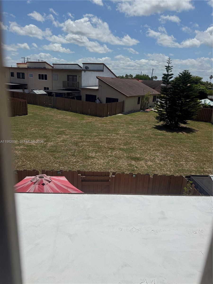 TAMIAMI LAKES TOWNHOUSES - Residential