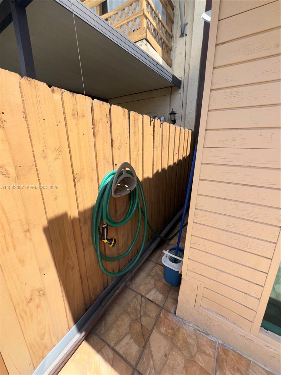 TAMIAMI LAKES TOWNHOUSES - Residential