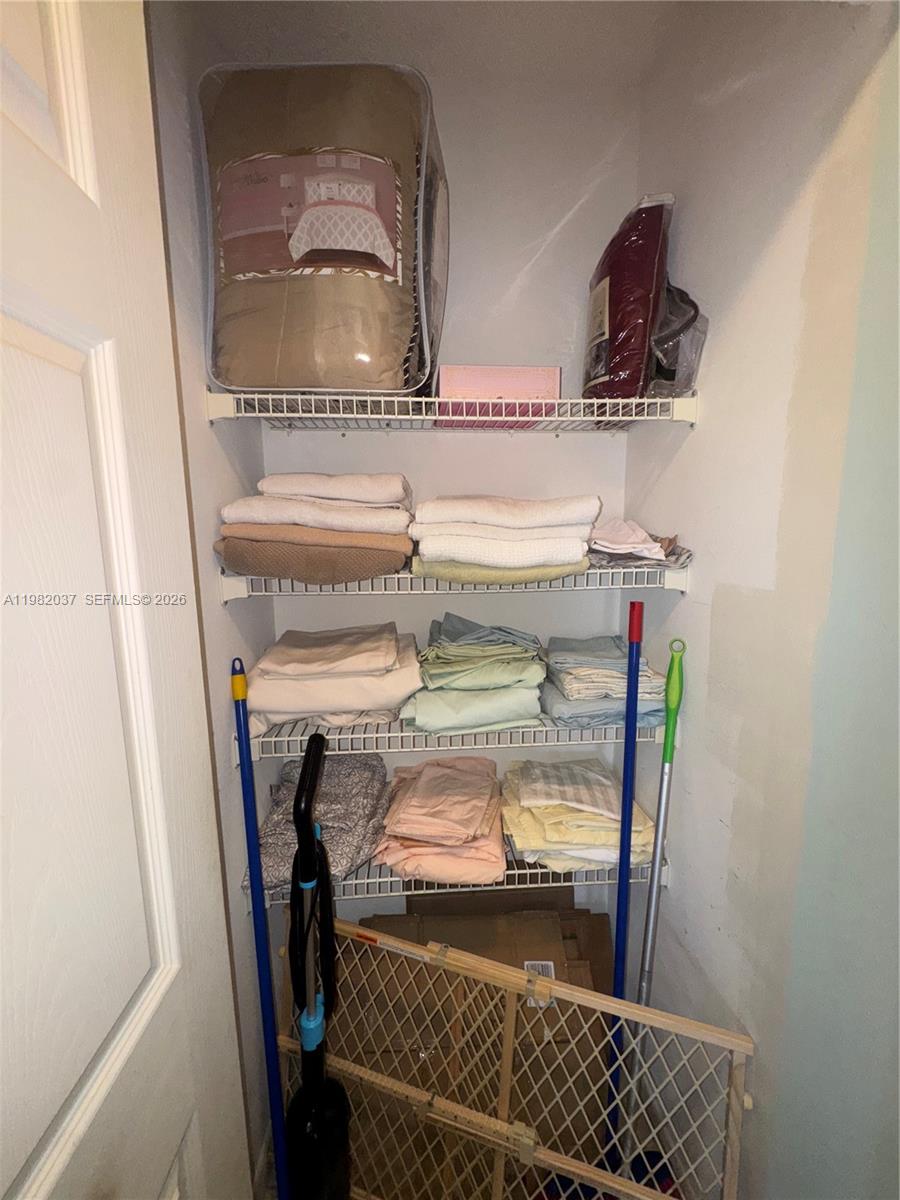 TAMIAMI LAKES TOWNHOUSES - Residential