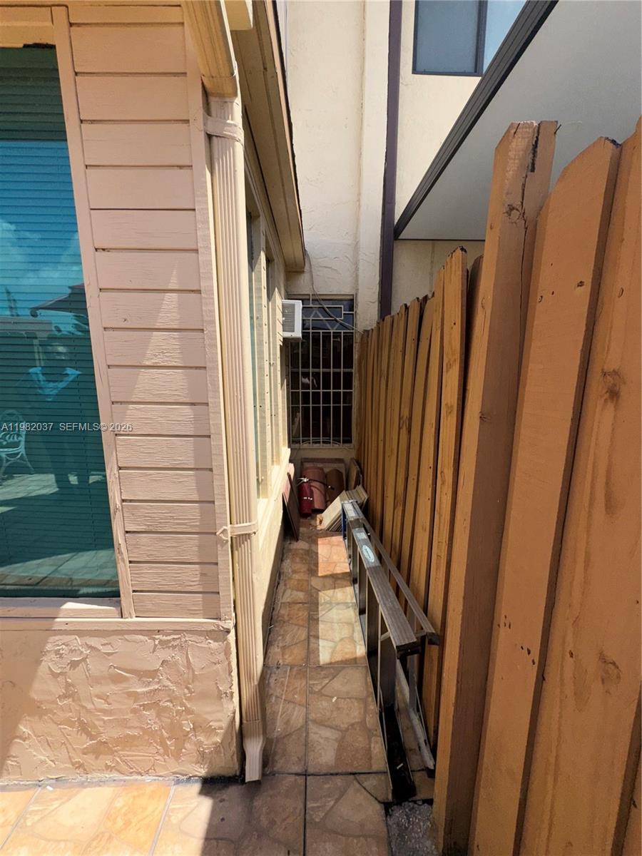 TAMIAMI LAKES TOWNHOUSES - Residential