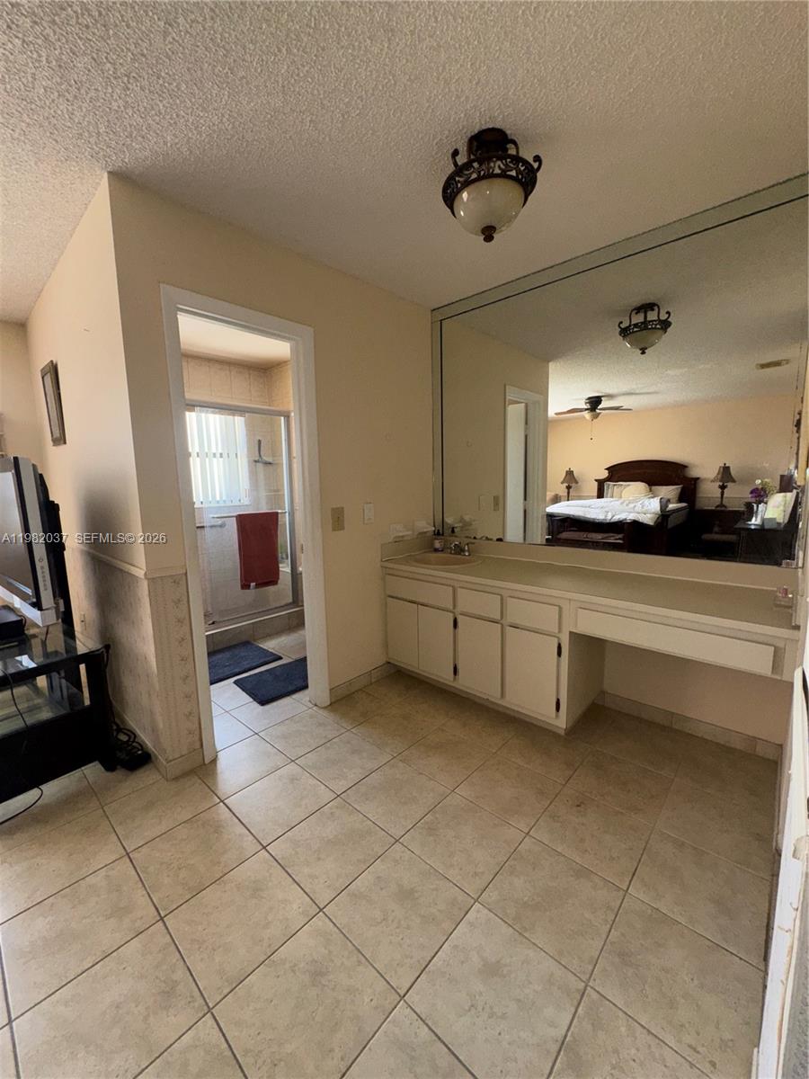 TAMIAMI LAKES TOWNHOUSES - Residential