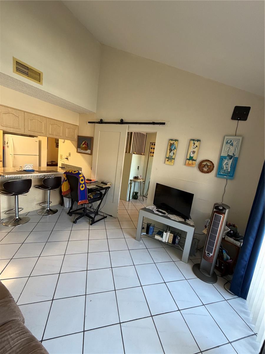 TAMIAMI LAKES TOWNHOUSES - Residential