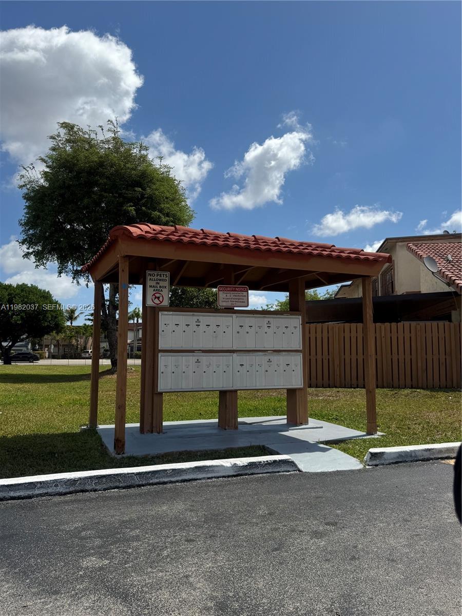 TAMIAMI LAKES TOWNHOUSES - Residential