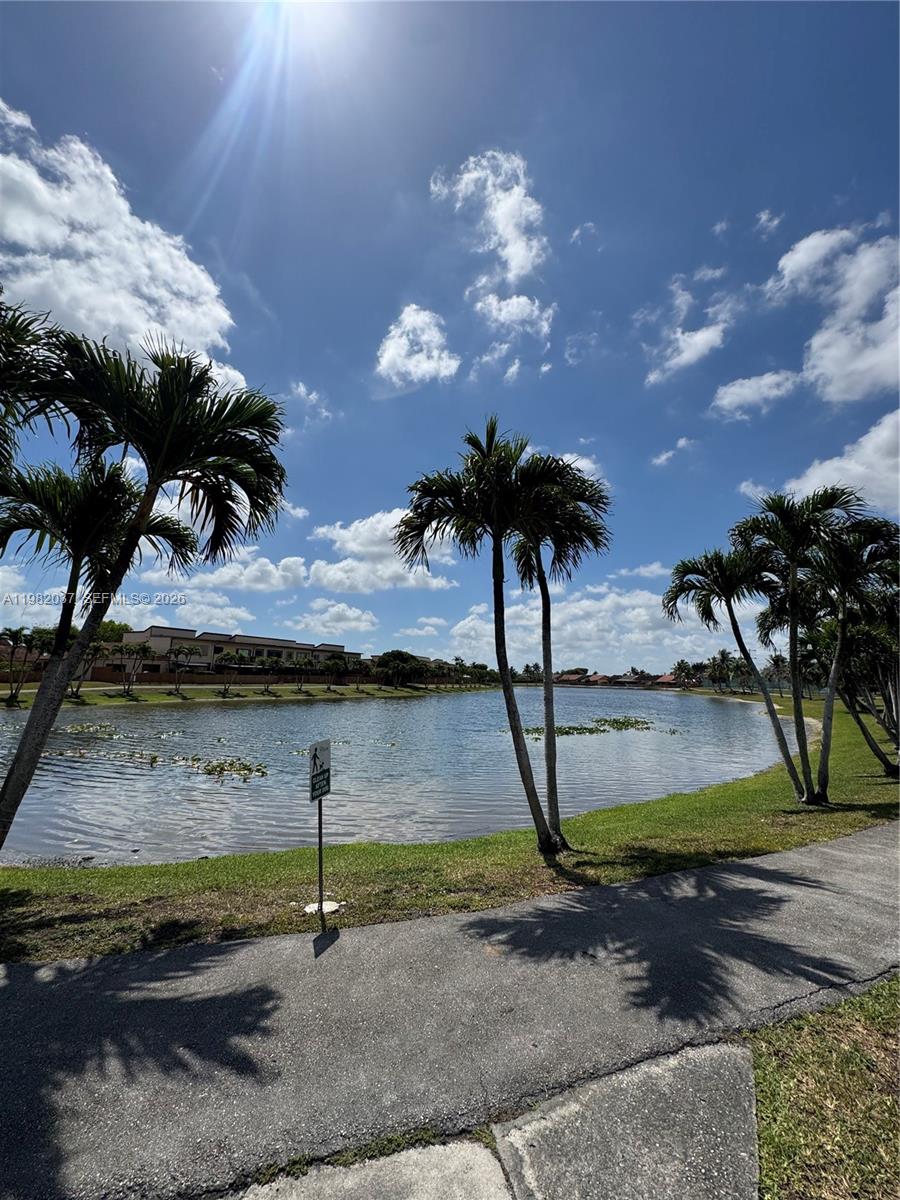 TAMIAMI LAKES TOWNHOUSES - Residential