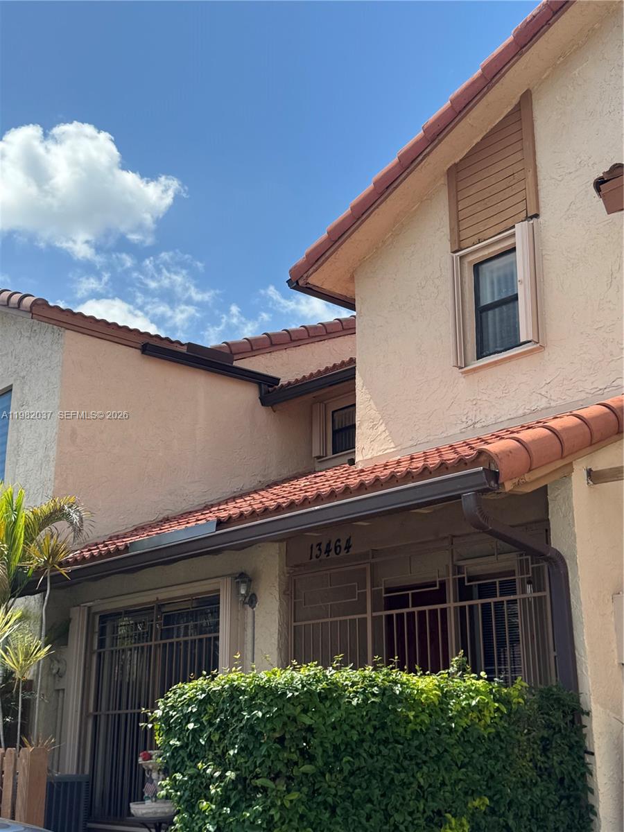 TAMIAMI LAKES TOWNHOUSES - Residential