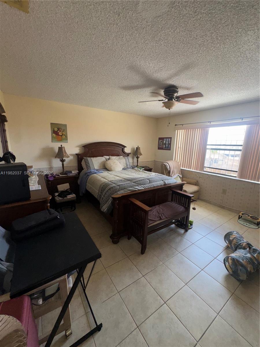 TAMIAMI LAKES TOWNHOUSES - Residential