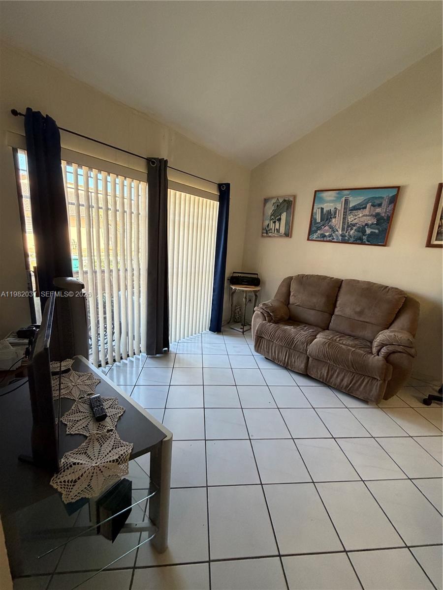 TAMIAMI LAKES TOWNHOUSES - Residential