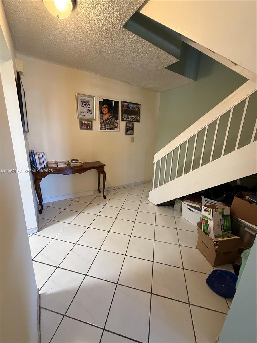 TAMIAMI LAKES TOWNHOUSES - Residential