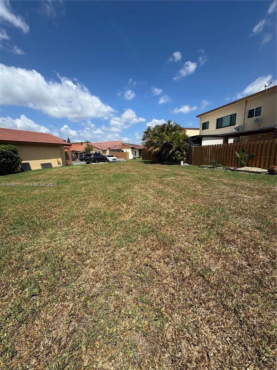 TAMIAMI LAKES TOWNHOUSES - Residential
