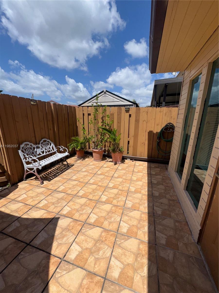 TAMIAMI LAKES TOWNHOUSES - Residential