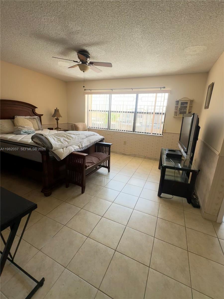 TAMIAMI LAKES TOWNHOUSES - Residential