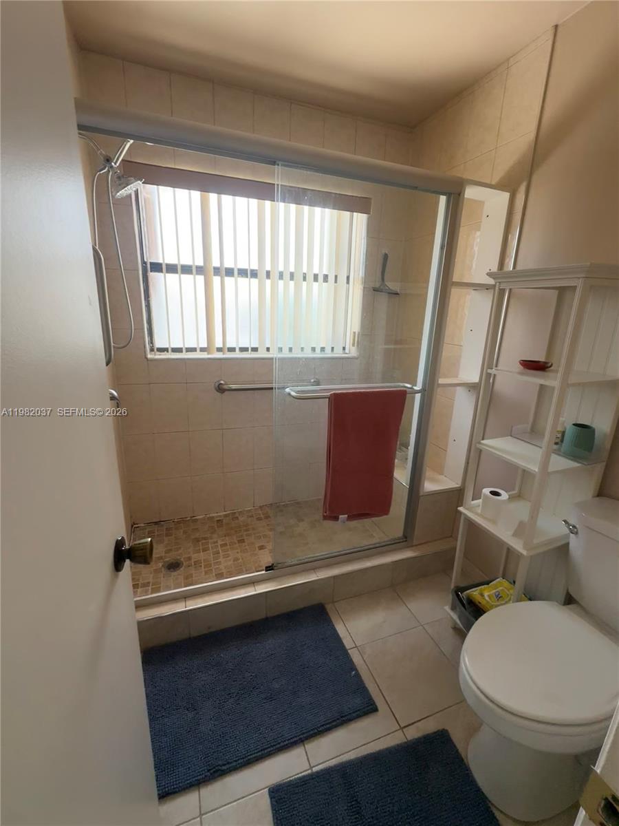 TAMIAMI LAKES TOWNHOUSES - Residential