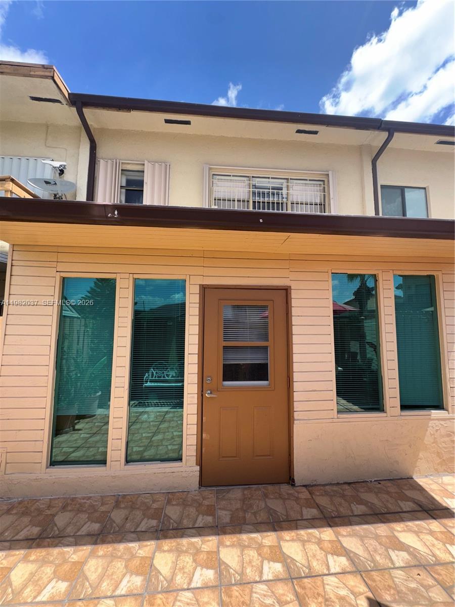 TAMIAMI LAKES TOWNHOUSES - Residential