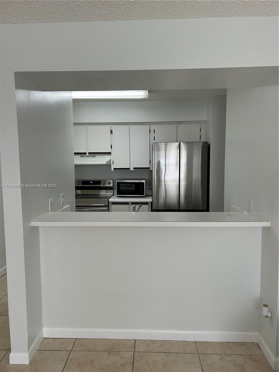 Rental Property at 540 S Park Rd 18-9, Hollywood, Broward County, Florida - Bedrooms: 1 
Bathrooms: 1  - $2,000 MO.