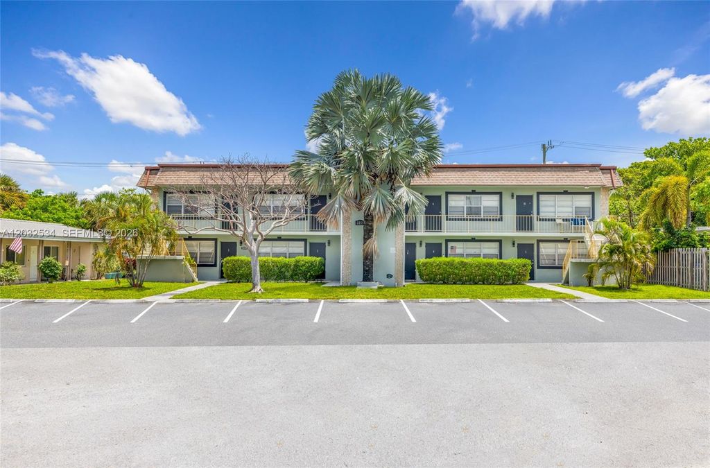 Photo of 2255 SE 5th St, Pompano Beach, FL 33062 (MLS # A12032534)