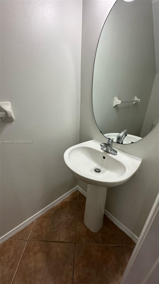 COCONUTS - Residential Lease