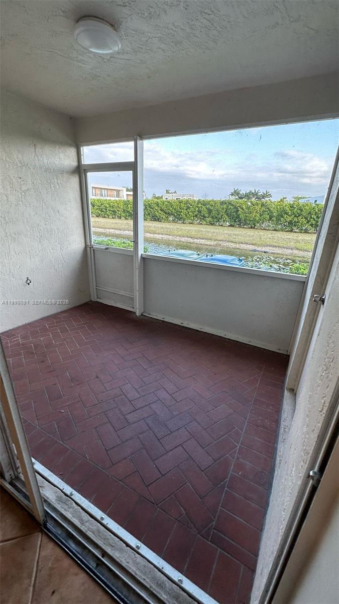 COCONUTS - Residential Lease