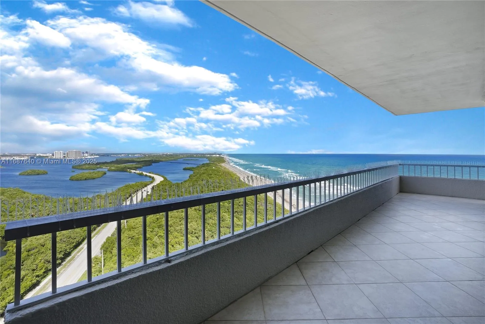 Singer Island, Florida 33404, United States, 2 Bedrooms Bedrooms, ,2 BathroomsBathrooms,Residential,Active,35031