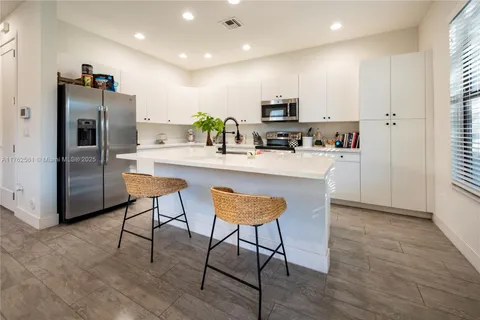 MLS: A11762561